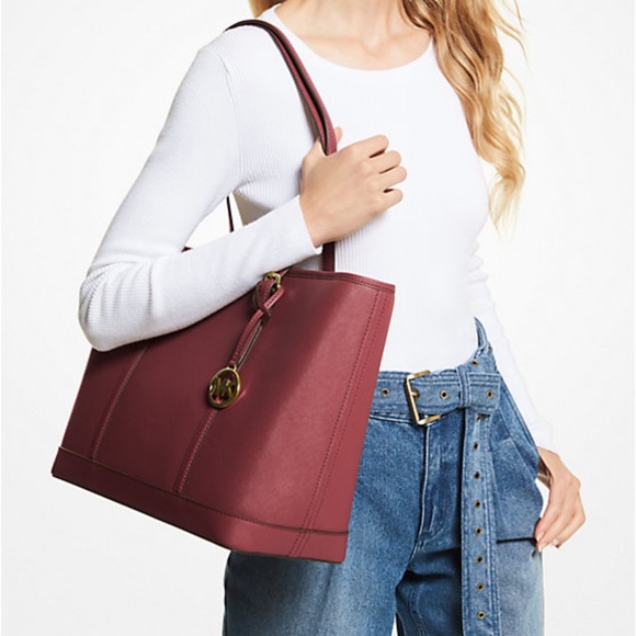 MICHAEL KORS
Jet Set Travel Large Saffiano Leather Tote Shoulder
DARK CHERRY
NWT - Picture 4 of 15